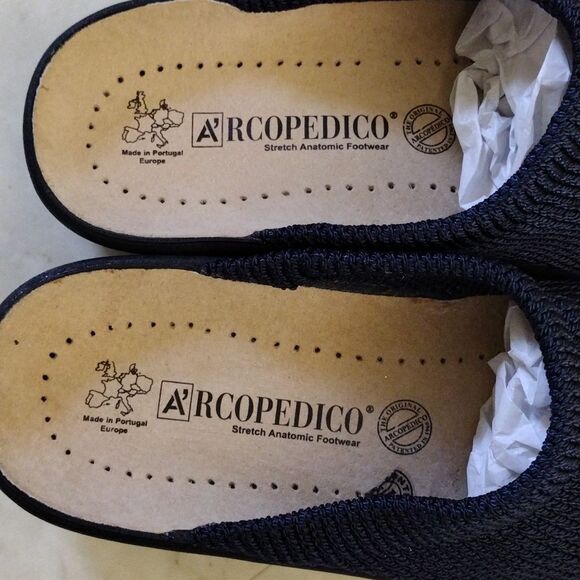 Arcopedico slide on sandals. - Picture 3 of 6
